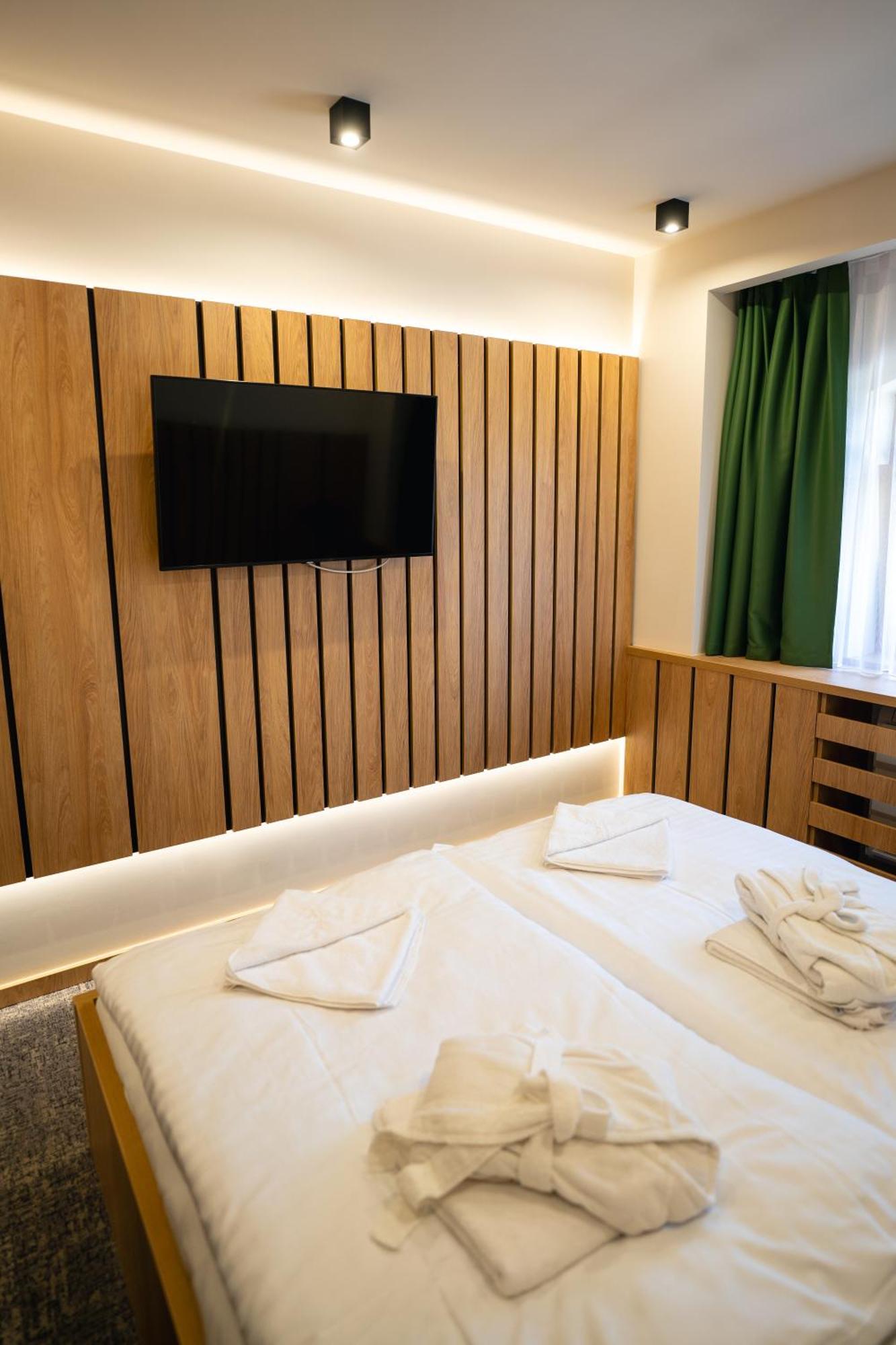 Hunor Hotel Es Etterem Vásárosnamény Eksteriør billede