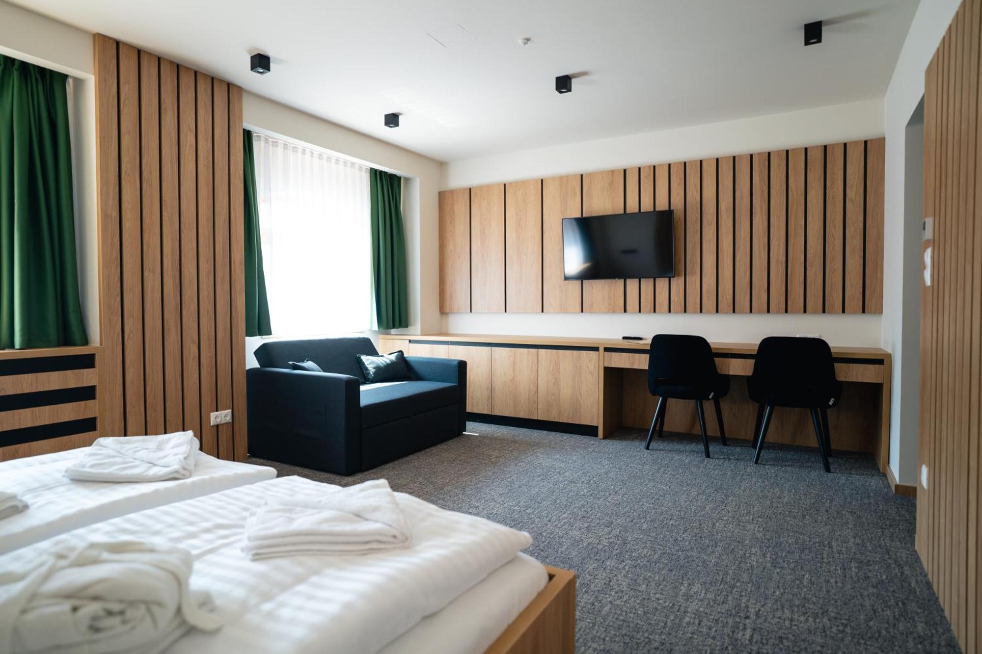 Hunor Hotel Es Etterem Vásárosnamény Eksteriør billede