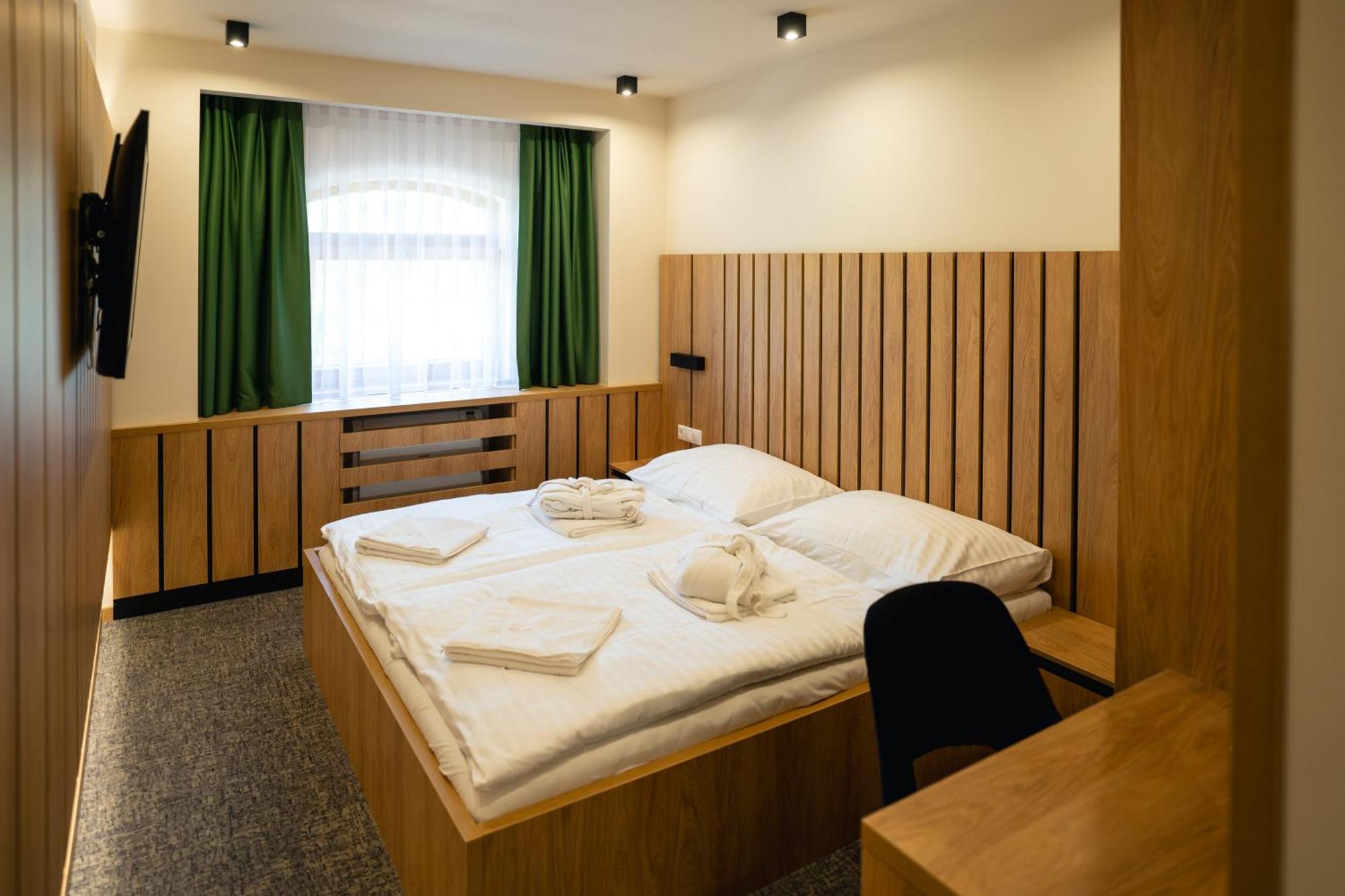 Hunor Hotel Es Etterem Vásárosnamény Eksteriør billede