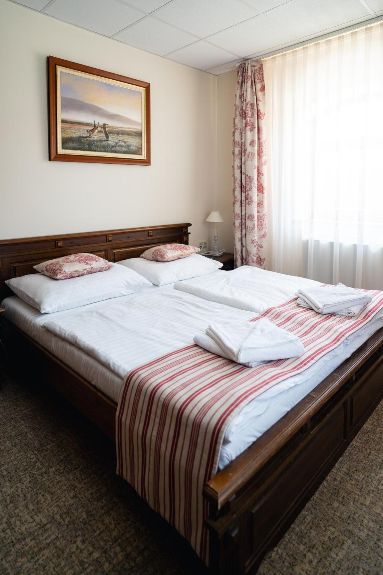 Hunor Hotel Es Etterem Vásárosnamény Værelse billede
