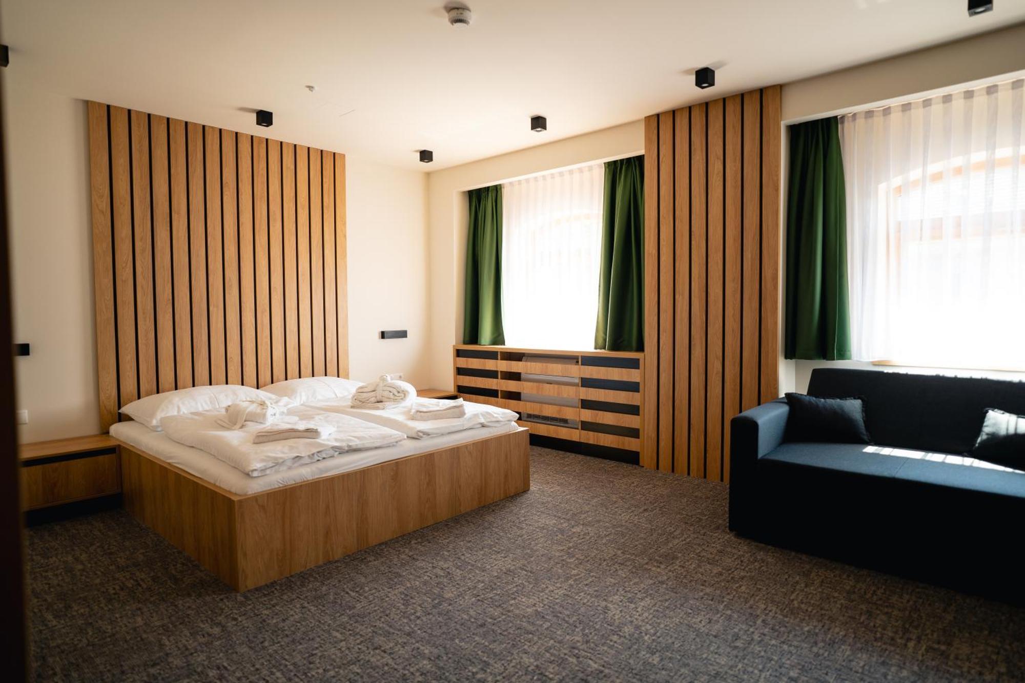 Hunor Hotel Es Etterem Vásárosnamény Eksteriør billede